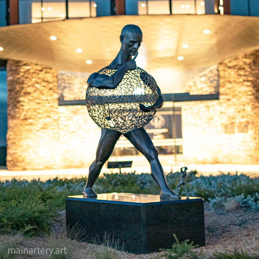 Cover: Whistleblower tribute sculpture