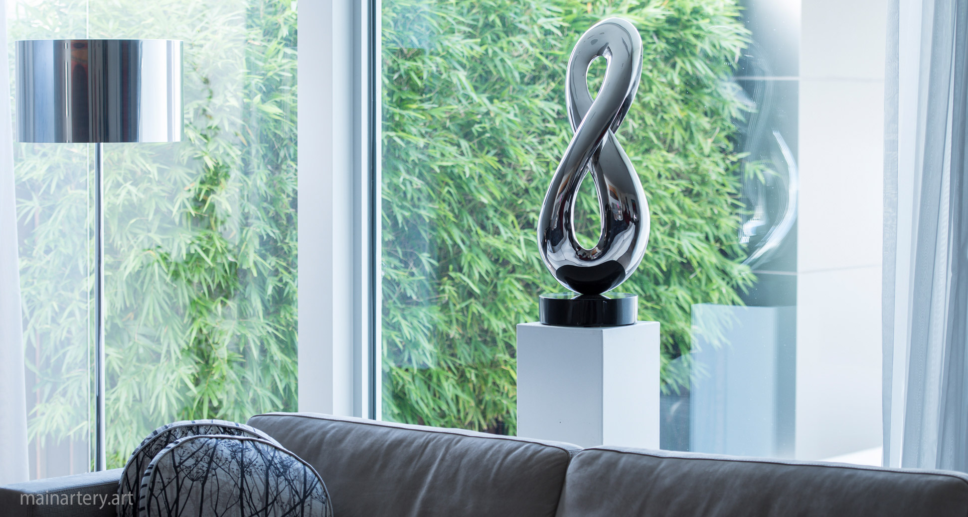 tabletop metal abstract infinity sculpture image