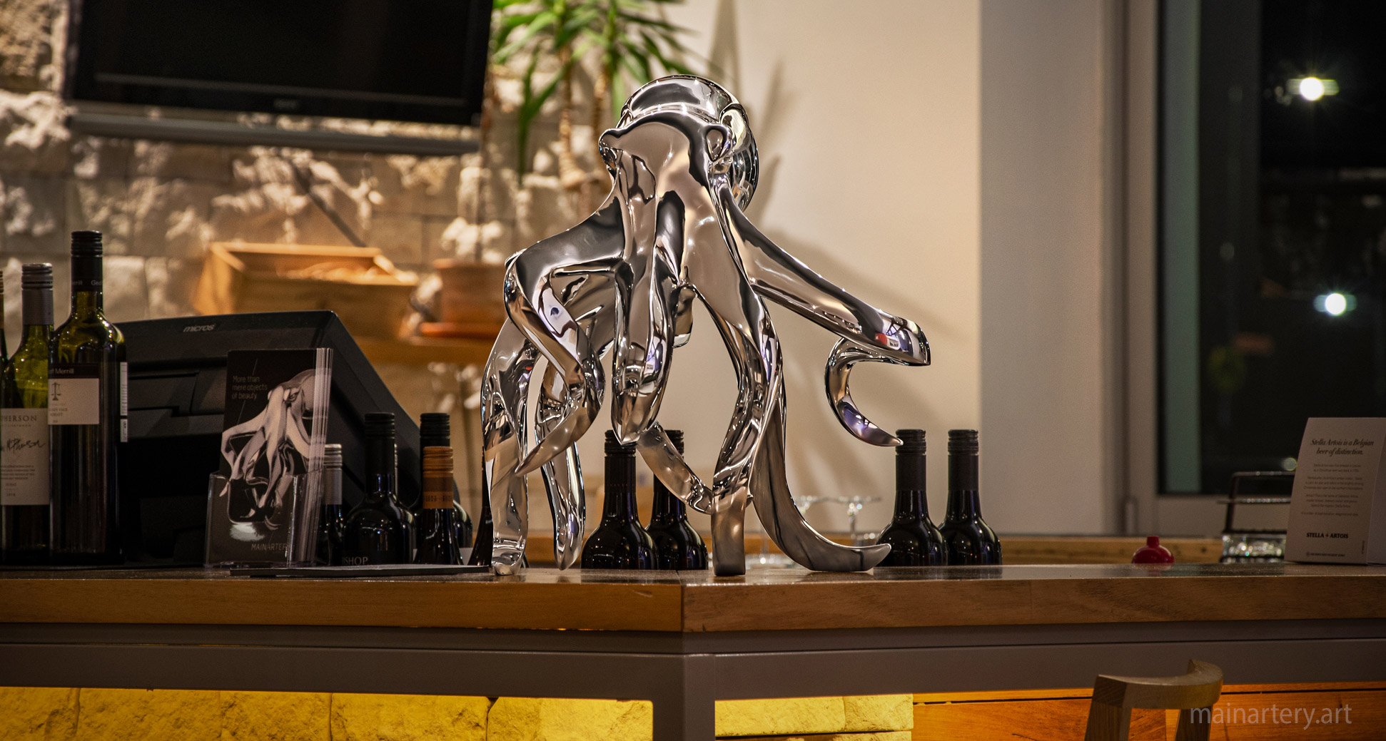 small polished octopus interior sculpture image