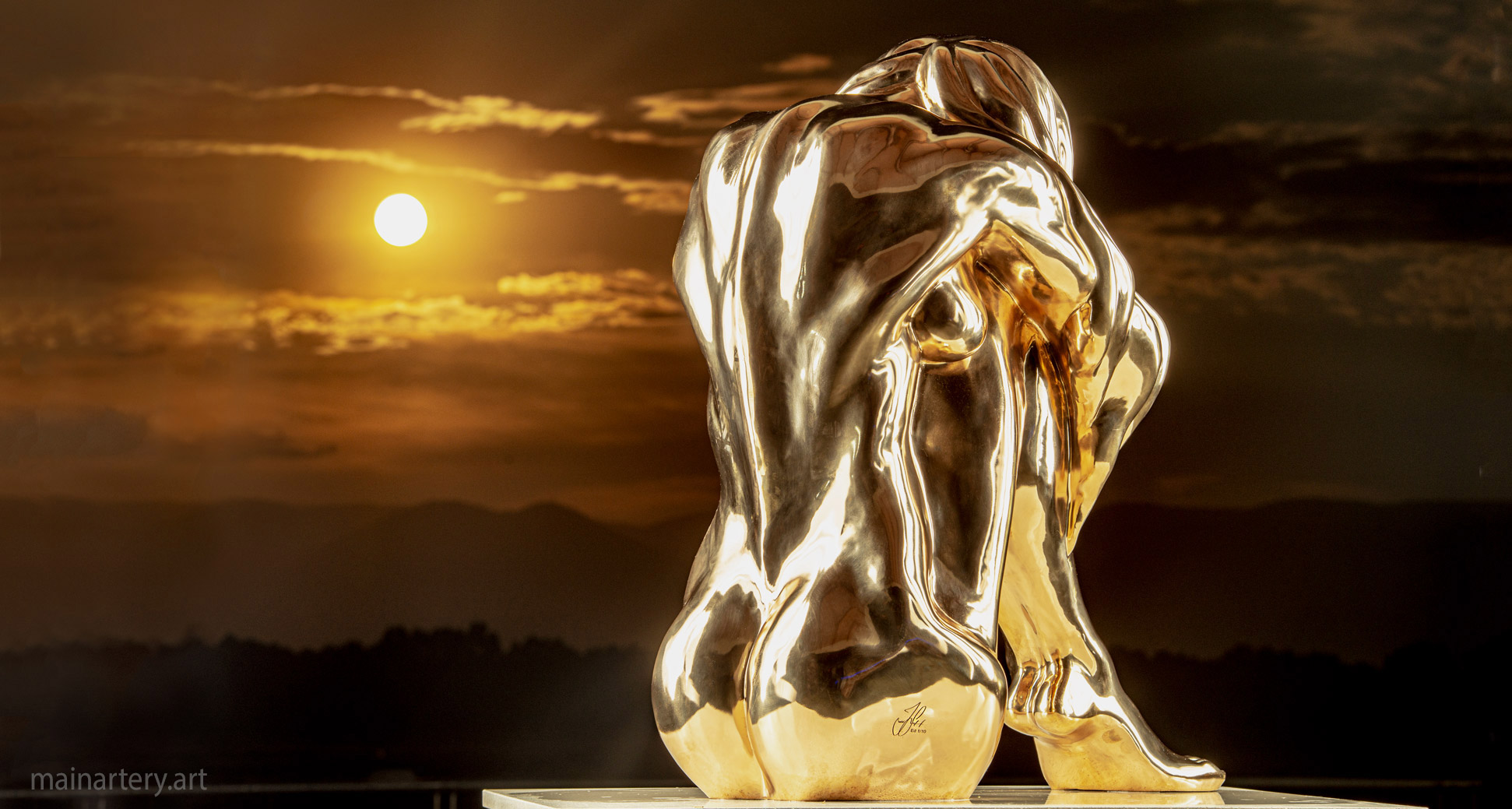 freestanding polished bronze realistic sculpture image