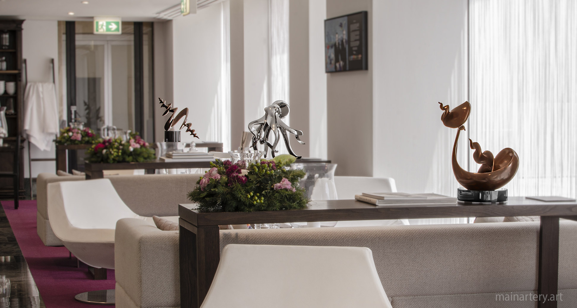 como hotel tabletop sculptures image