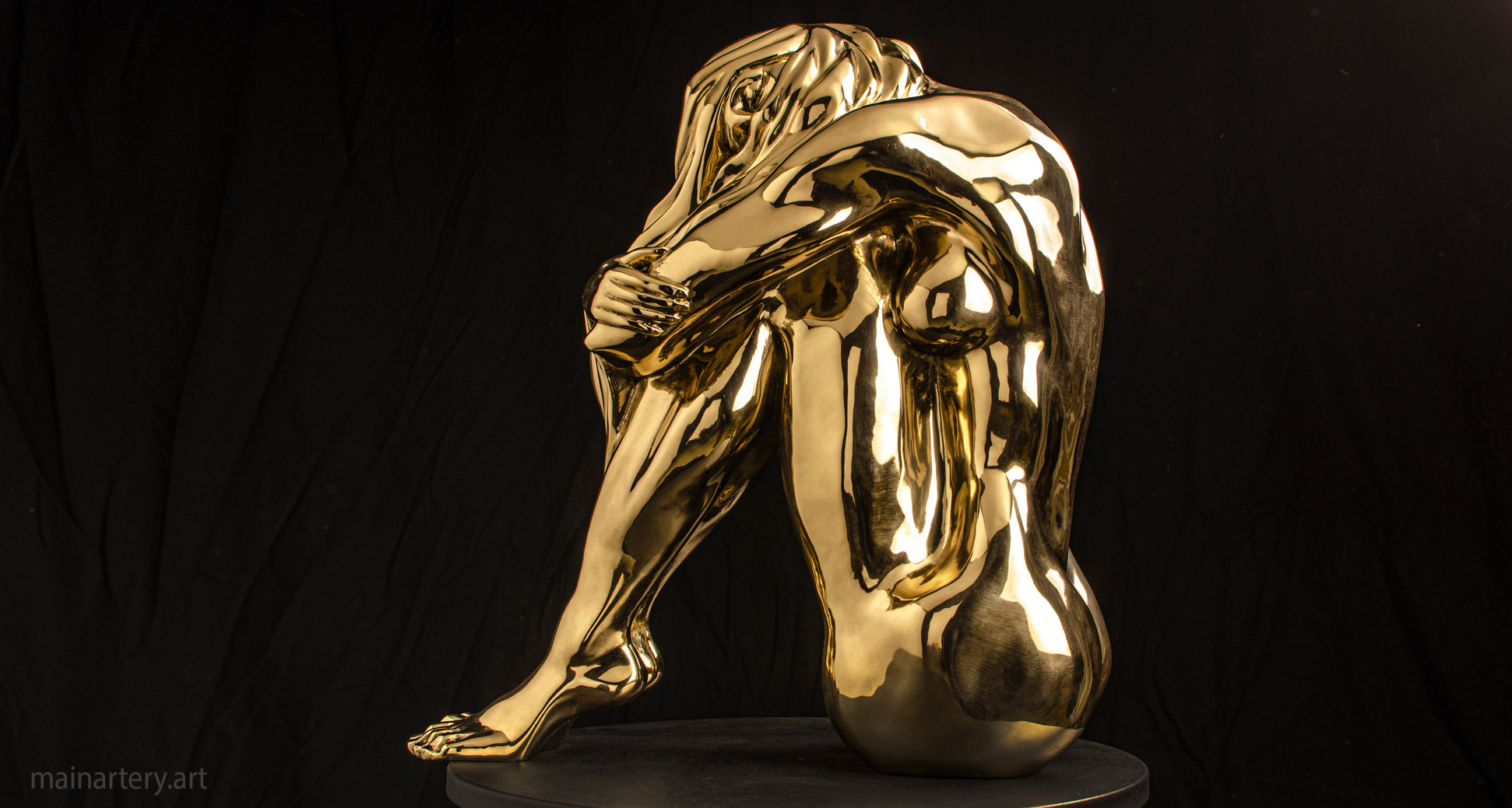 tabletop polished bronze female form sculpture image