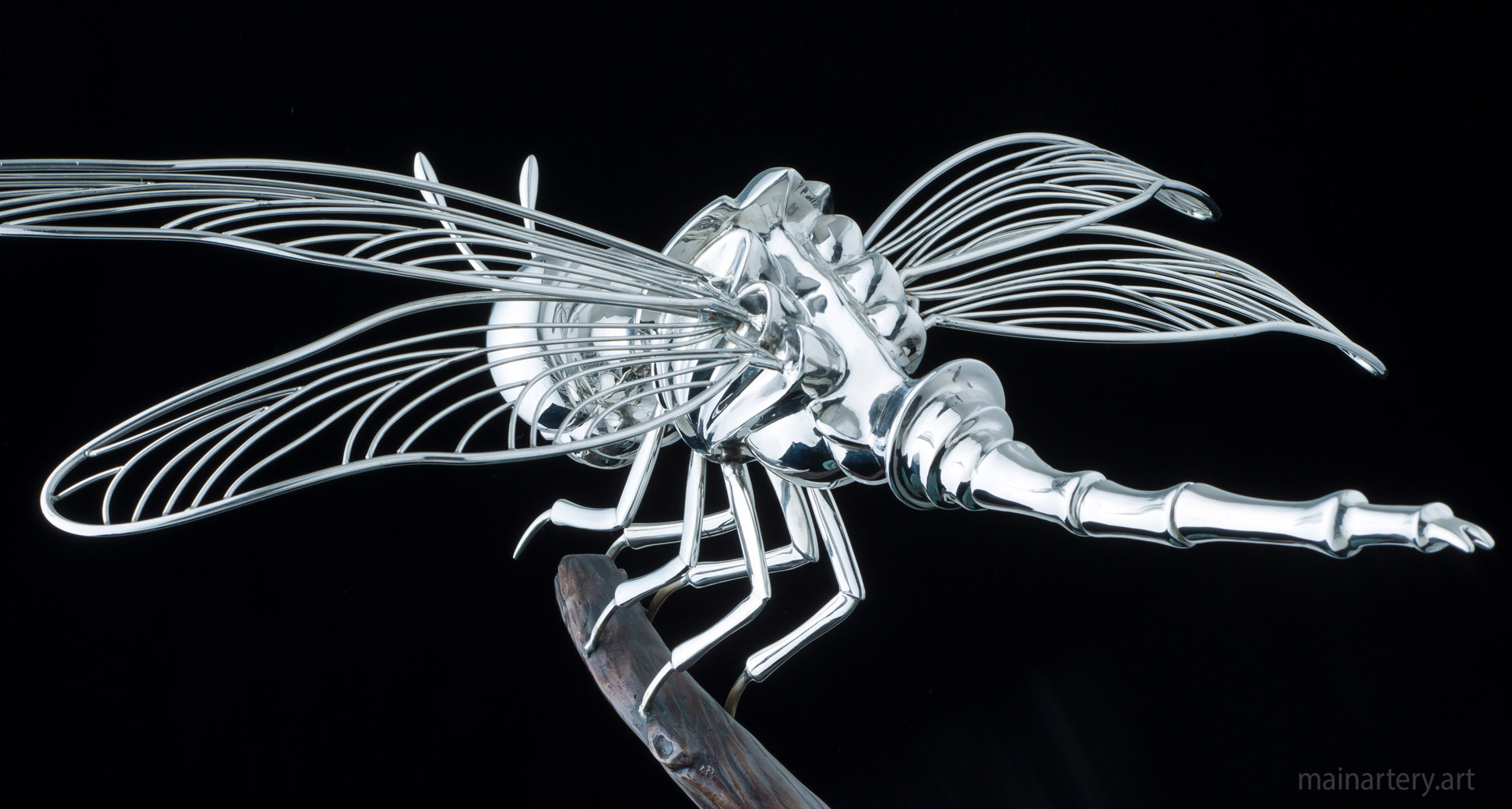 representational detailed metal dragonfly sculpture image