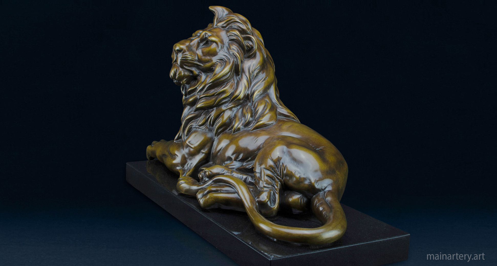 tabletop metal representational lion outdoor art image