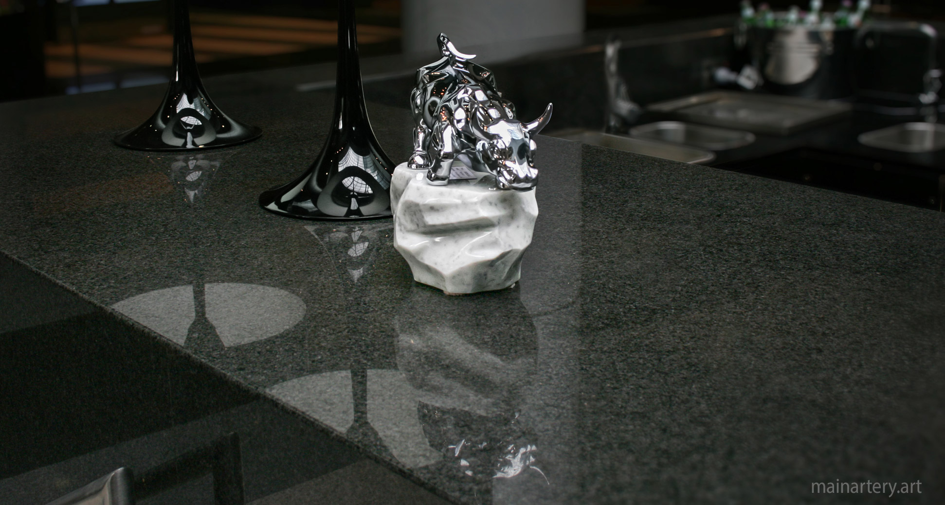 tabletop stainless steel raging bull art image